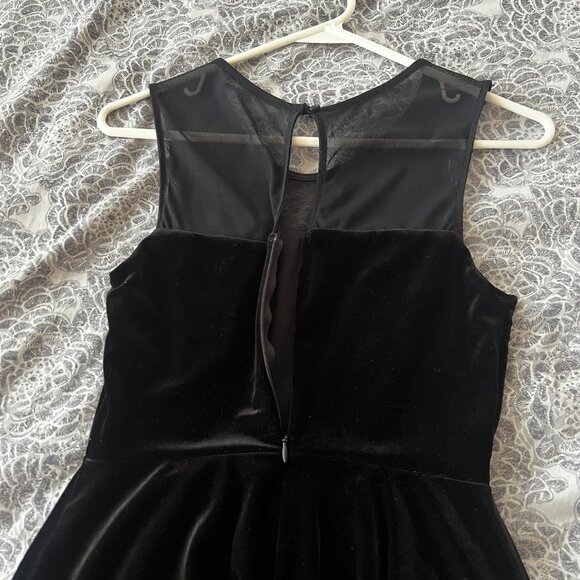 Forever 21 Black Velvet Short Holiday Dress Size Small - Picture 6 of 8